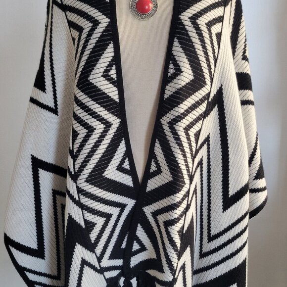 Chico’s Flowy Fringe Poncho Wrap Sweater – White & Black, One Size - Picture 2 of 16